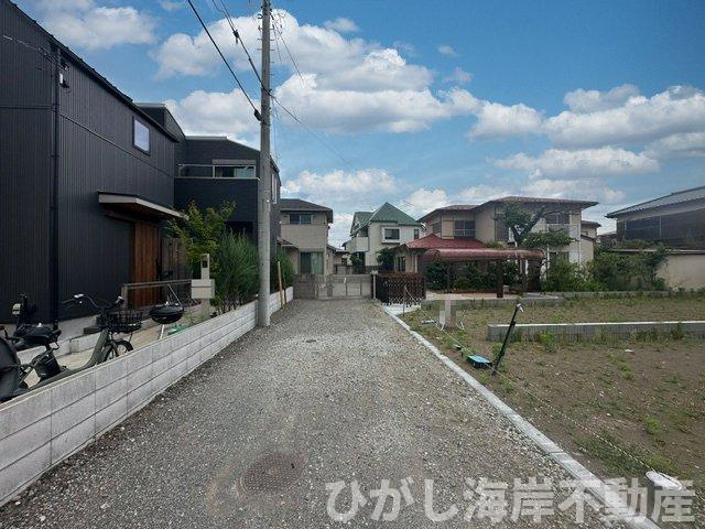 藤沢市本鵠沼３丁目　売地　全２区画の前面道路含む現地写真|現地外観