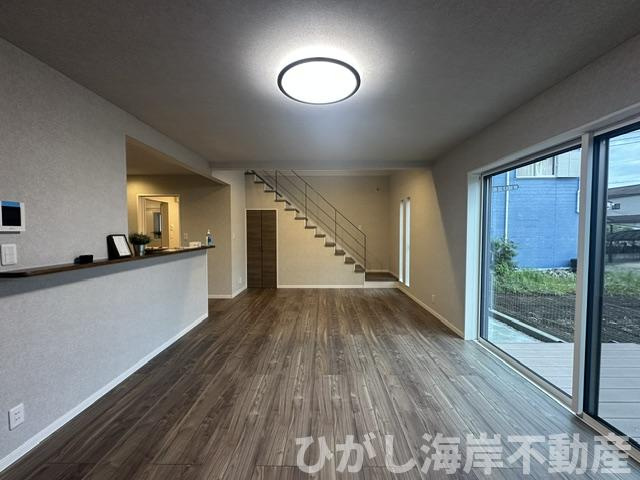 大磯町生沢　中古戸建のダイニング|18.5帖　吹抜付LDK