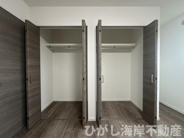 大磯町生沢　中古戸建の収納|各居室　収納スペース付き