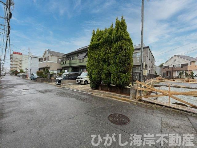 平塚市中堂　新築戸建　全３棟の前面道路含む現地写真|5月28日撮影　建築中　現地外観