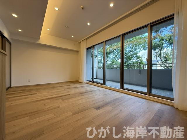 ルネグランデイズの居間・リビング|新規リフォーム完了！　14.2帖　LDK