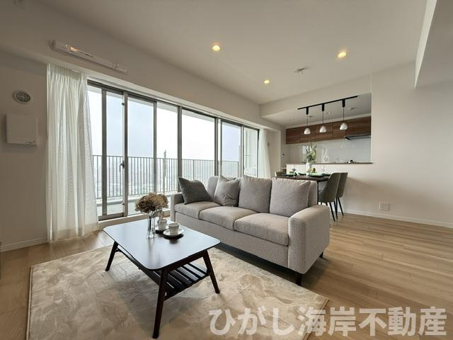 オーベルグランディオ湘南平塚の居間・リビング|新規リフォーム完了！　17.6帖　LDK