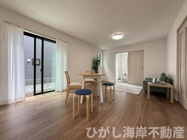 茅ケ崎市堤　新築戸建　全２棟の居間・リビング|17帖　LDK