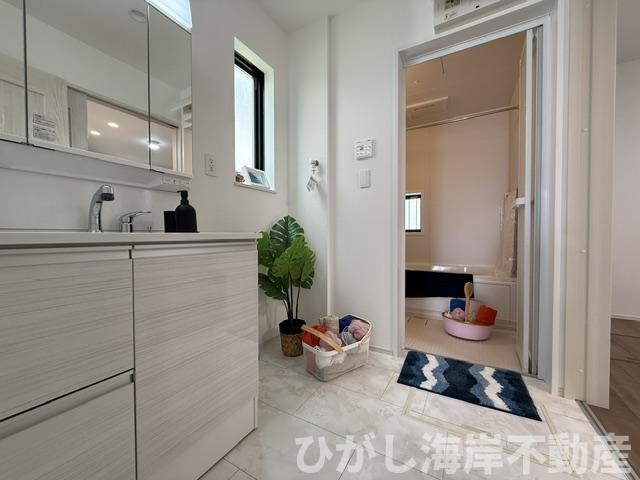 茅ケ崎市堤　新築戸建　全２棟の脱衣所|脱衣スペース