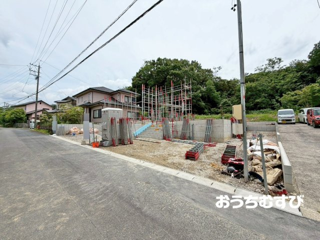 小牧市大字大草第1(全2棟)の前面道路含む現地写真