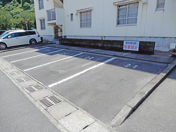 ビレッジハウス玉里1号棟の駐車場