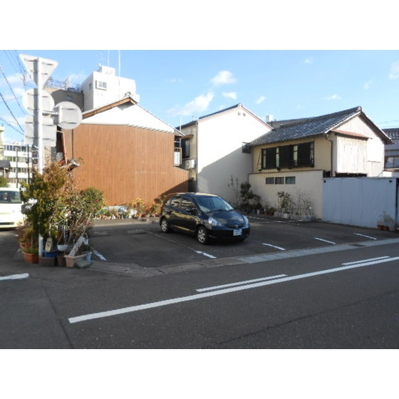 千手堂北町髙井駐車場の外観