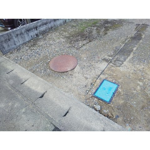 関市向山町２丁目の駐車場のその他|NO.6にマンホール、量水器あり