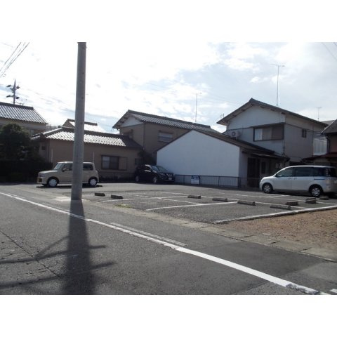 本石町ガレージの駐車場