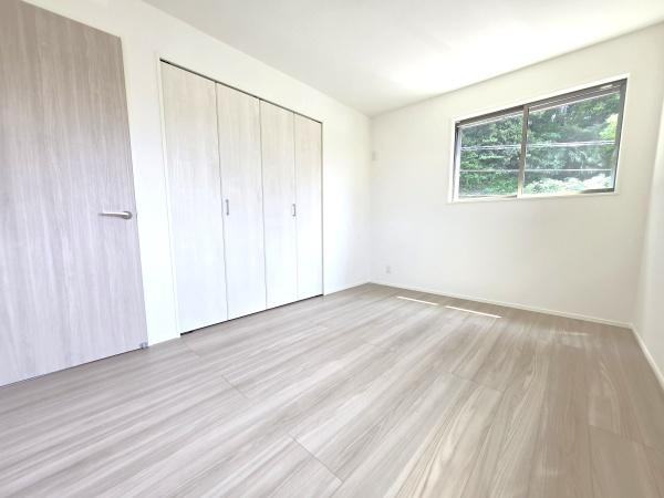 大和市下鶴間の新築一戸建の洋室|クローゼットもあるので収納にも困りません！
荷物が多い方にも安心です。