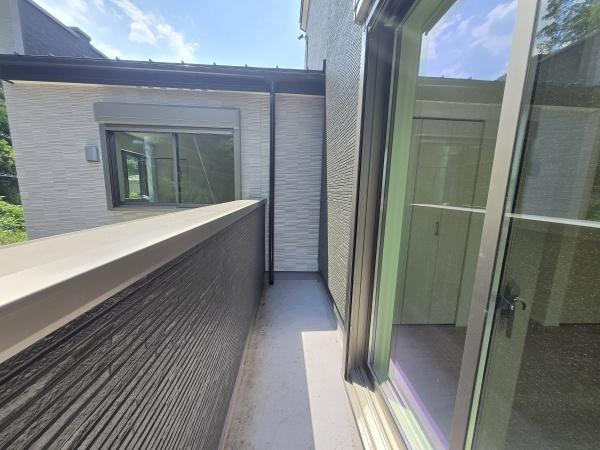 大和市下鶴間の新築一戸建のバルコニー|陽当り良好のバルコニー！
風通しもよく気持ちいいです