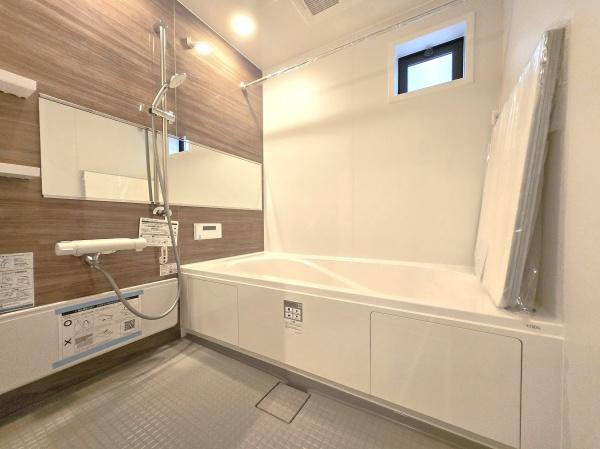 川崎市川崎区鋼管通３丁目の新築一戸建の浴室|広々としたバスルームで一日の疲れをいやして下さい！
もちろん、浴室乾燥機付きです！