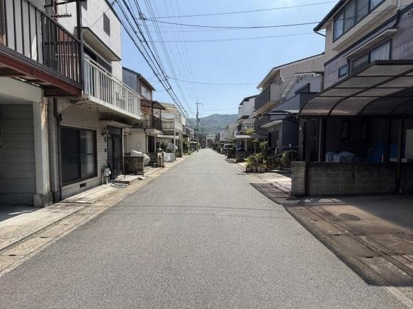 【前面道路含む現地写真】