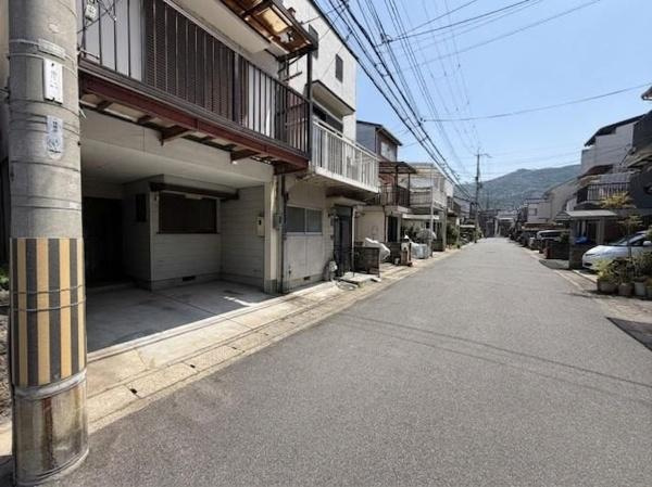 【前面道路含む現地写真】