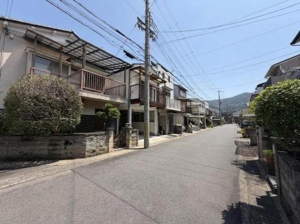 【前面道路含む現地写真】