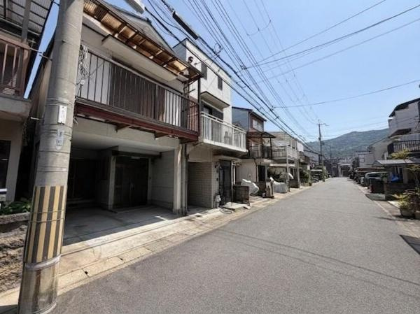 【前面道路含む現地写真】