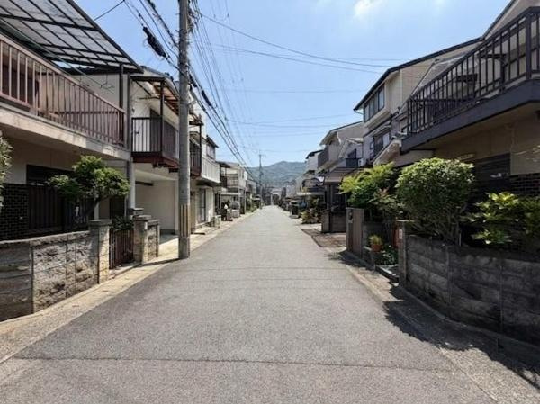 【前面道路含む現地写真】