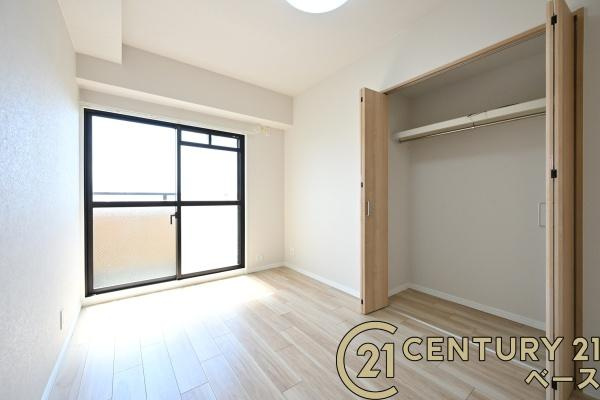ダイアパレス大和八木の寝室|■バルコニーに面した開放感のあるお部屋です！