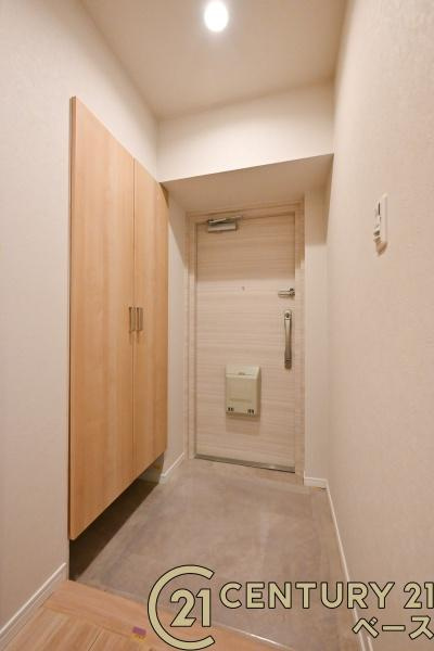 ダイアパレス大和八木の玄関|■現地撮影写真■玄関には大容量シューズボックス完備！