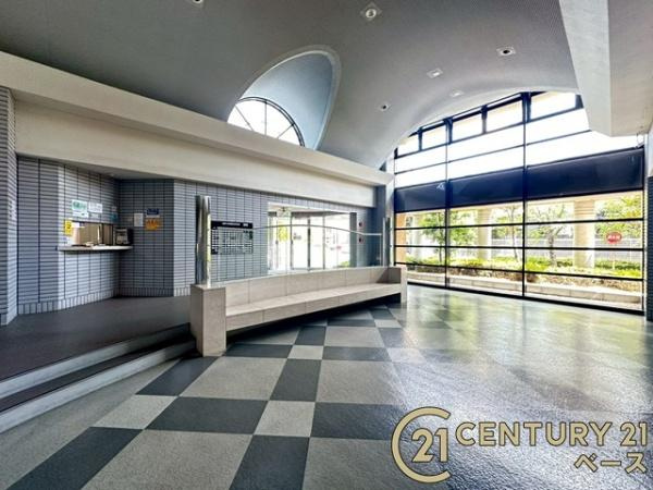 ダイアパレス大和八木のエントランス|■現地撮影写真■広々とした明るいエントランス！