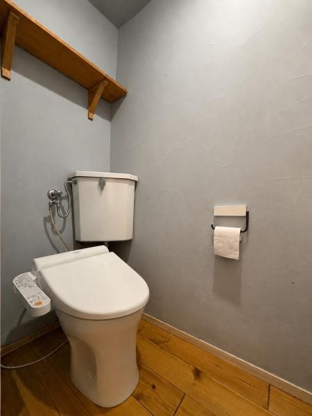 中板橋花井ローヤルコーポのトイレ|清潔感のあるトイレは、シンプルで使いやすい設計となっており、日々の暮らしに快適さと安心感をもたらします。