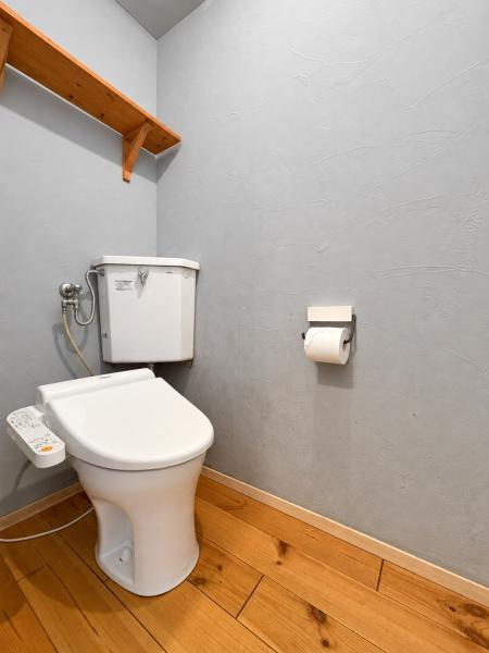 中板橋花井ローヤルコーポのトイレ|清潔感のあるトイレは、シンプルで使いやすい設計となっており、日々の暮らしに快適さと安心感をもたらします。