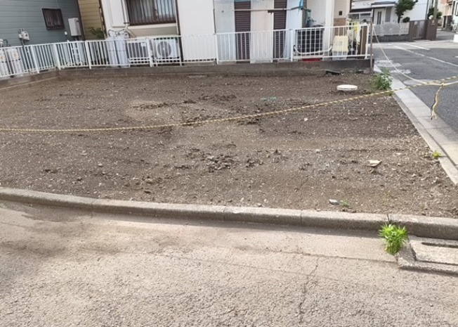 【駐車場】 | 駐車場と明記されていても、最小スペースでつくられた駐車場だと大型車は駐車できなかったり、出入りしにくくなったりする可能性があります。お車のサイズと購入したい物件の駐車場のサイズを現地で確認しましょう。