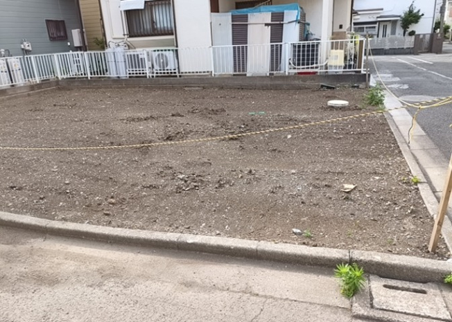 【庭】 | 庭があることでガーデニングや家庭菜園はもちろん、こどもの遊び場やペットを放して遊ぶことができます。また、家の周囲に余裕があるということです。隣地との間があれば、十分な日当たりと、風通しが確保できます。