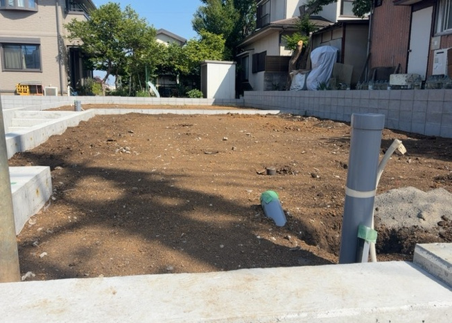 【構造・工法・仕様】 | 木造住宅とは土台、壁、柱など建築物の強度を支える構造体の材に木が使用されている構造を指します。構造体は建物の自重を支えるだけではなく風圧や水圧、積裁荷重などあらゆる衝撃に耐えるための基礎です。