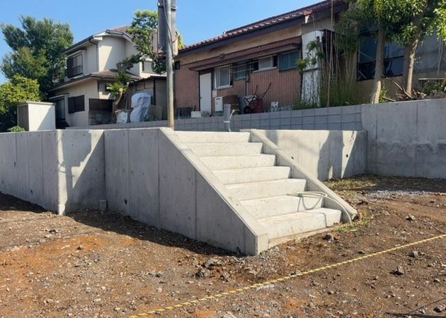 【外観】 | 物件の詳細については、現地を見てわかること以外に、役所や法務局などで調べないとわからないことがあります。そのため、現地に行く場合は、もしこの物件を買ったらどのような生活ができるかをイメージしましょう。