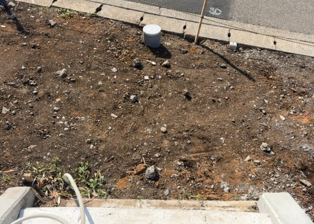 【庭】 | 庭があることでガーデニングや家庭菜園はもちろん、こどもの遊び場やペットを放して遊ぶことができます。また、家の周囲に余裕があるということです。隣地との間があれば、十分な日当たりと、風通しが確保できます。
