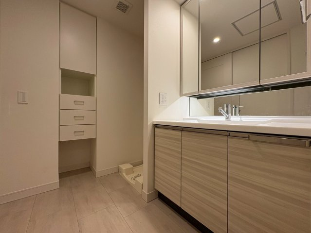 グランドメゾン新梅田タワー THE CLUB RESIDENCEの独立洗面台|洗面台