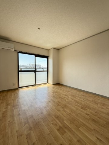 コンフォールハイムの洋室|明るい洋室です