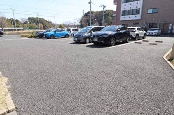 アローフィールド　Bの駐車場