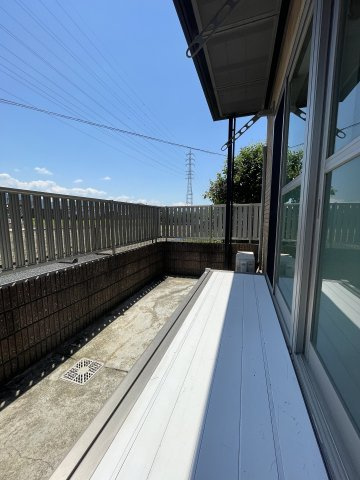 井上町アパートのバルコニー