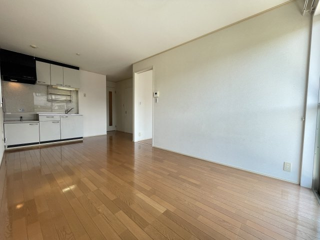 井上町アパートの居間・リビング