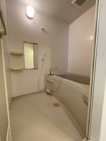 井上町アパートの浴室