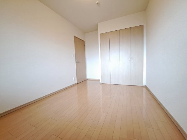 ハイツ甲四公園の洋室