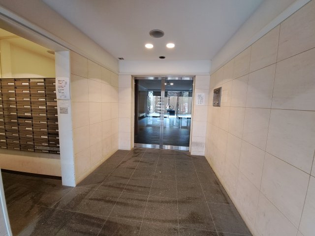 ハイツ甲四公園のエントランス