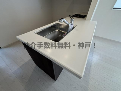 【キッチン】 | 神戸市垂水区桃山台1丁目　新築戸建1号棟　仲介手数料無料！ | 使いやすいキッチンです