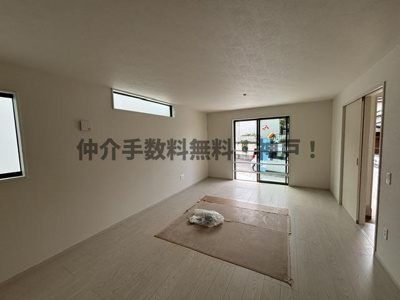 【居間・リビング】 | 神戸市垂水区桃山台1丁目　新築戸建1号棟　仲介手数料無料！ | ゆったりとした居間です
