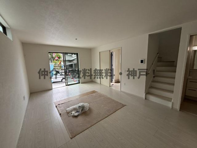 【居間・リビング】 | 神戸市垂水区桃山台1丁目　新築戸建1号棟　仲介手数料無料！ | ゆったりとした居間です