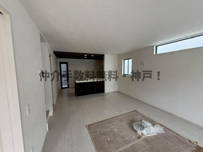 【居間・リビング】 | 神戸市垂水区桃山台1丁目　新築戸建1号棟　仲介手数料無料！ | リビングです