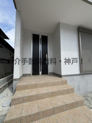 【玄関】 | 神戸市垂水区桃山台1丁目　新築戸建1号棟　仲介手数料無料！ | 毎日通る玄関はこちらです