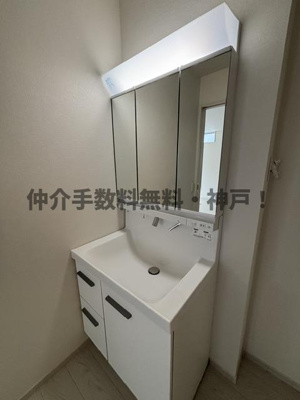 【独立洗面台】 | 神戸市垂水区桃山台1丁目　新築戸建1号棟　仲介手数料無料！ | 使いやすい独立洗面台です