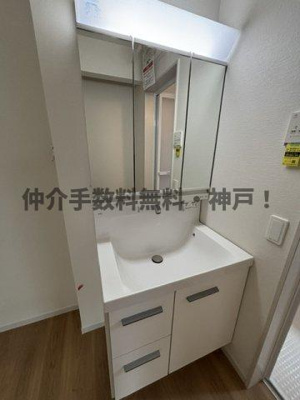 【独立洗面台】 | 神戸市垂水区桃山台1丁目　新築戸建2号棟　仲介手数料無料！ | 独立洗面化粧台が付いています