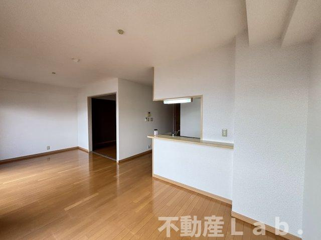 スペランザの居間・リビング|※同一建物別階のお写真です。