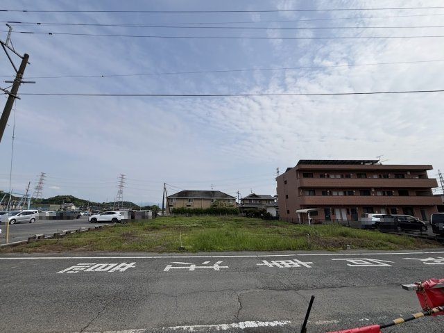 宇土市松山町　売地の前面道路含む現地写真
