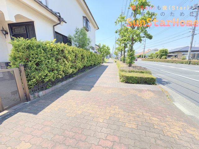 【サンスターホーム】あきる野市野辺　新築戸建１邸の前面道路含む現地写真