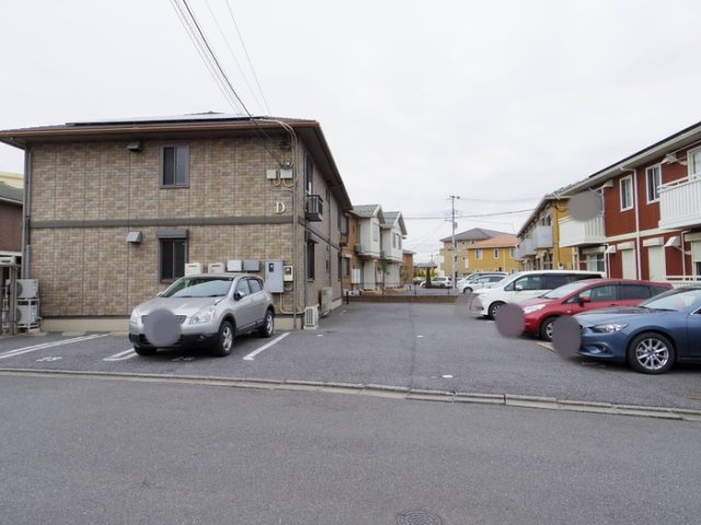 リビングタウンみどりのの駐車場